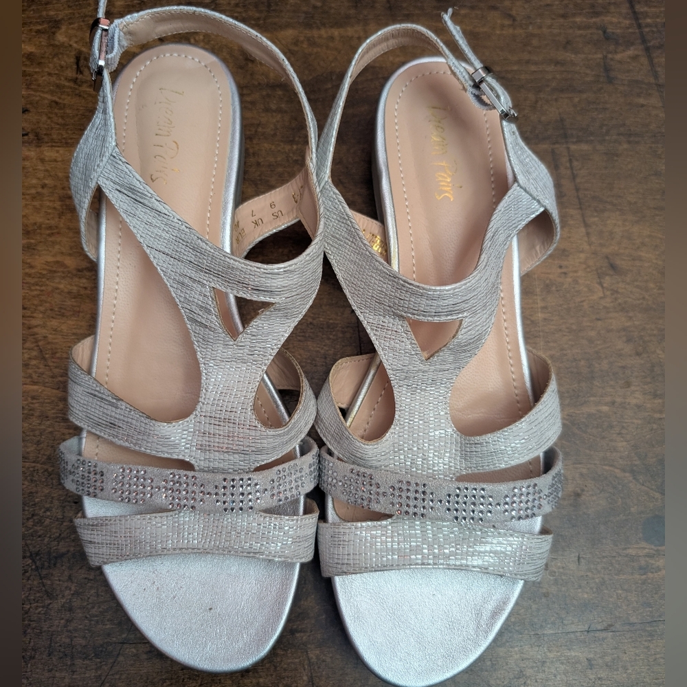 Dream Pairs Silver Rhinestone Sandals Size 9